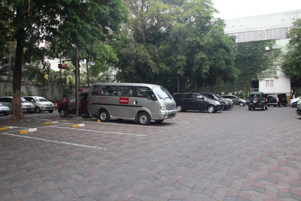 Mercure Surabaya Hotel Bagian luar foto