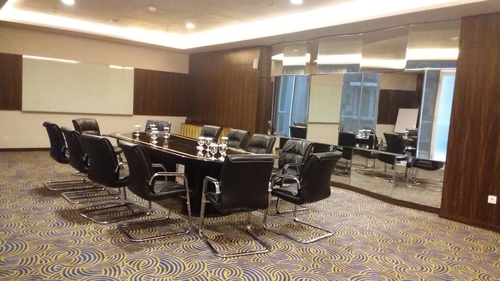 Mercure Surabaya Hotel Bagian luar foto