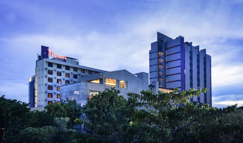 Mercure Surabaya Hotel Bagian luar foto