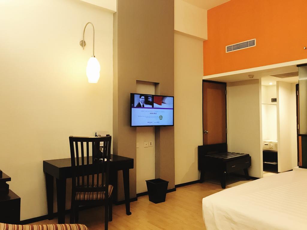 Mercure Surabaya Hotel Bagian luar foto